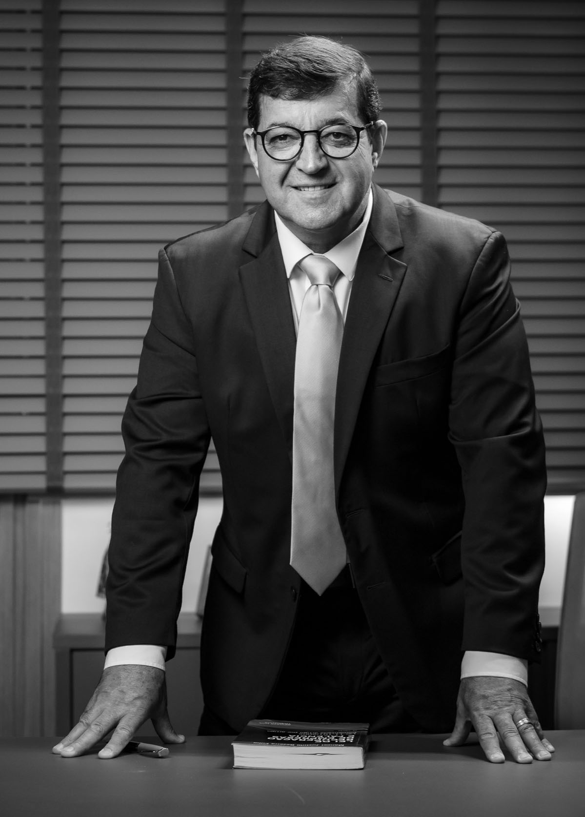 Gilberto Vasques em seu ambiente de trabalho